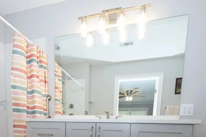 Frameless vs. Framed LED Mirrors – Which Style Fits Your Space?